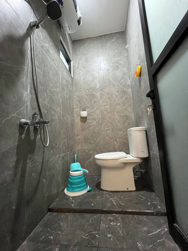 Bathroom 2, Arrayyan Executive Village Complex Batu, Malang