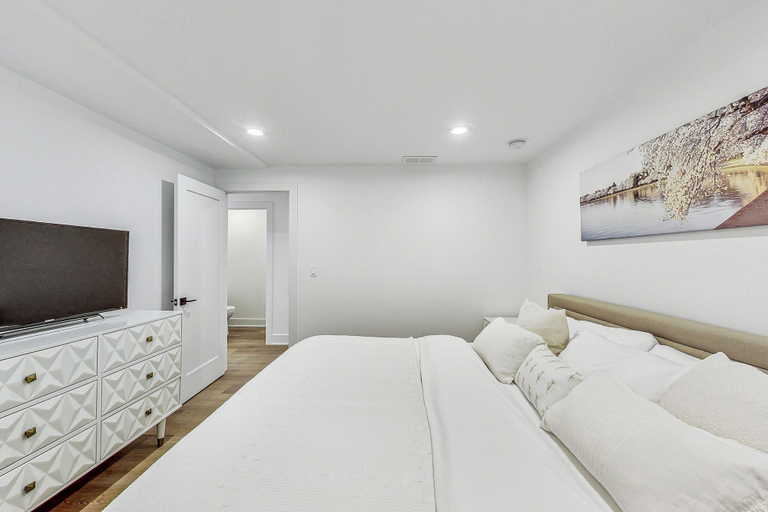 Room 5, ChicagoVibe, Cook