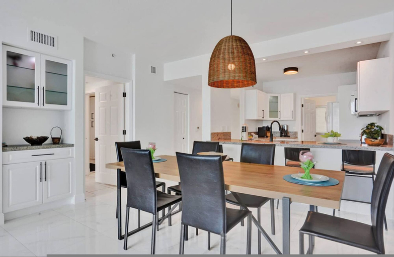Room 5, Marina bay Sunny Isles 1005, Miami-Dade