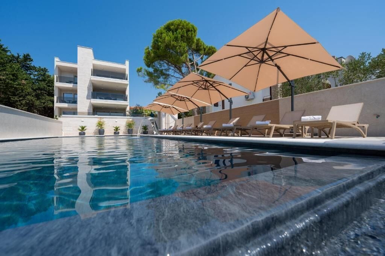 Outdoor pool 3, Bumblebee apartments & rooms with pool, Novalja
