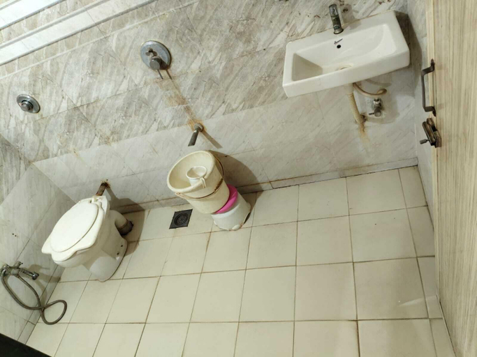 Bathroom, Hotel Sweet Dream, Rajkot