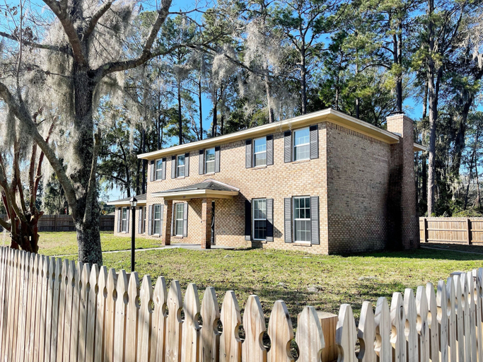 Front of property, Large Home Sleeps 10 By Beach & City, Chatham
