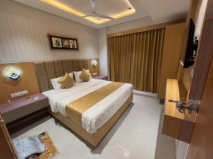 Room 2, Hotel Prenix Sky- Gota, Ahmadabad