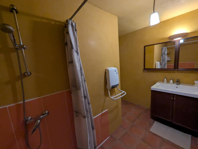 Bathroom 4, Saisonnée, Aveyron