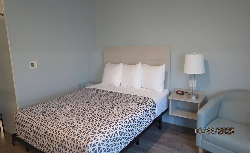 Bedroom 3, Woodspring Suites Elkhart, Elkhart