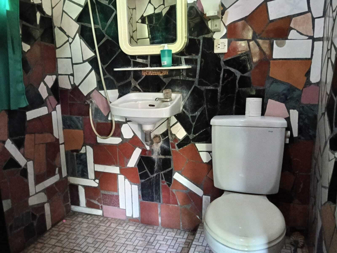 Bathroom 3, Hotel Yoschi, Probolinggo