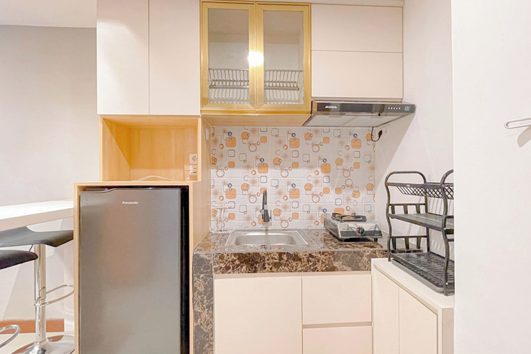 Private kitchen 2, Compact Chic 2Br At Vida View Makassar Apartment, Makassar