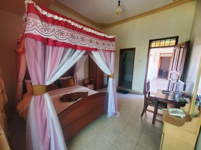 Front of property, IHURU 50 HOTEL AND GARDENS, Busongora