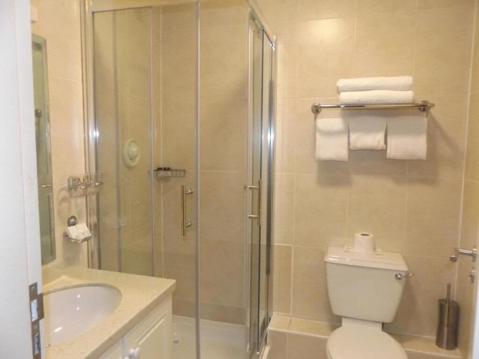 Bathroom, The Village Hotel Douglas