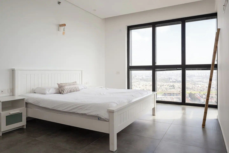 Room 3, Prestigious penthouse in a luxury tower