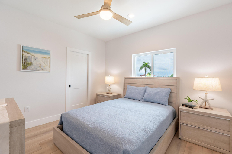 Room 2, Sun Kissed Villa, Lee