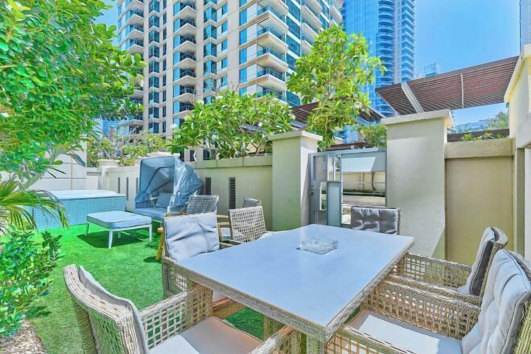 Interior 3, bnbme Dubai Marina: Quiet Patio Oasis, Dubai