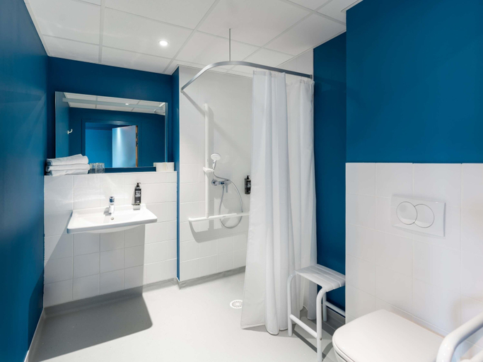 Bathroom 3, Ibis Budget Morlaix, Finistère