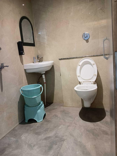 Bathroom 2, Lakhdatar Hotel, Deoghar
