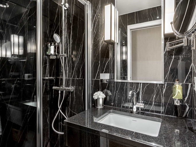 Bathroom 4, Merveil Luxury Suite - Louvre Rambuteau, Paris