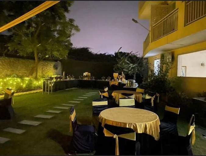 Food & Drinks 3, Hotel Amazone Residency DLF Phase 3, Gurgaon