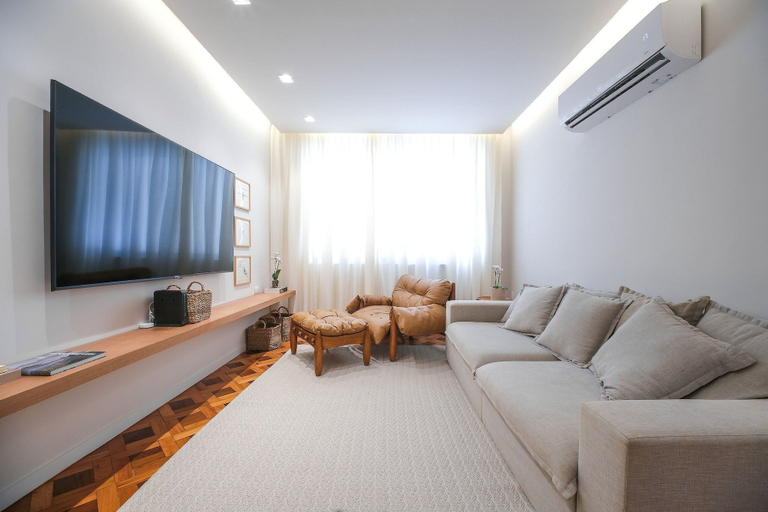 Living area 4, Leblon | Localização premium, 5min da Praia - por Casapē Rio, Rio de Janeiro