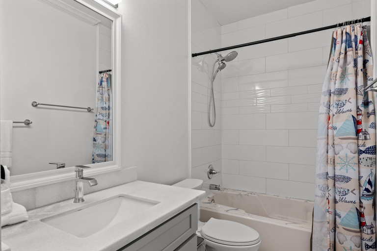 Bathroom 2, Nina's Place 4 Bedroom Home, Galveston