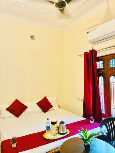Room 5, Sarnath palace, Varanasi