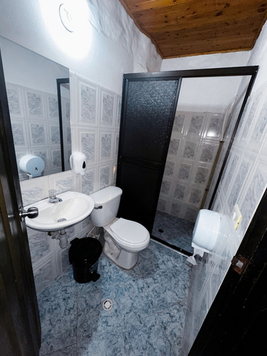 Bathroom 3, Hotel Mawill, Puerto Triunfo