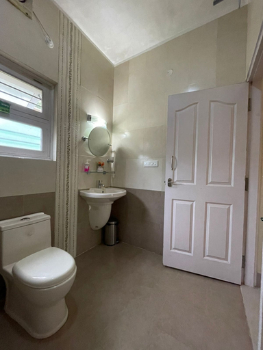 Bathroom, The Grand Oak By TERASTAY, Kodagu