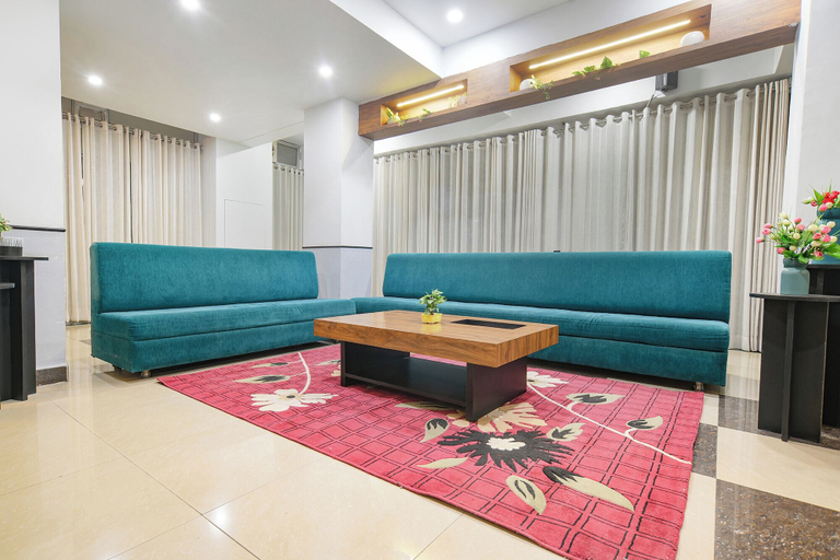 Lobby sitting area 5, Fabhotel The Krishnayan, Bhopal