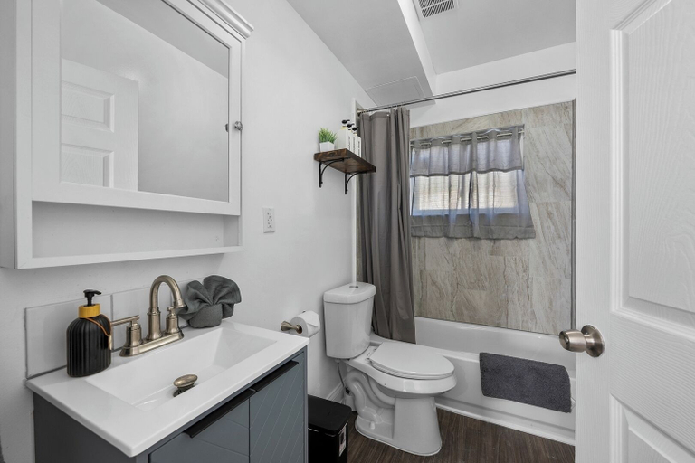 Floor plan 3, New Downtown Lux 3BR Free Parking, AC & Wi-fi, Wayne