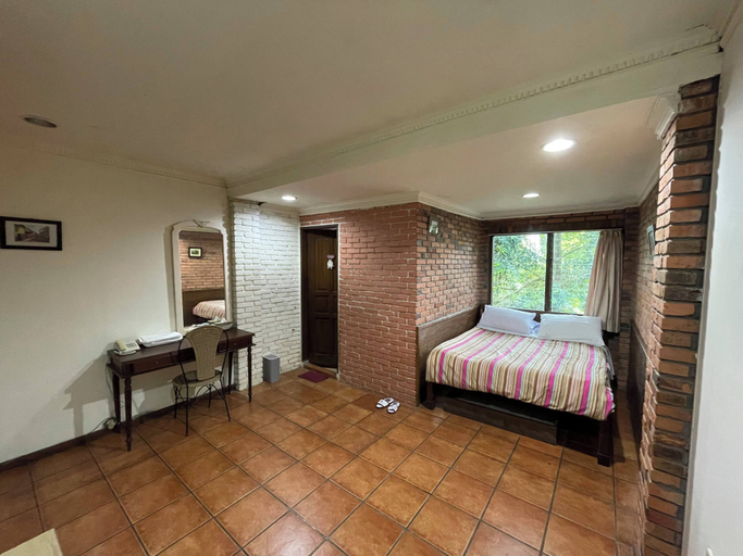 Room 5, The Pinewood Lodge & Organic Farm, Bogor