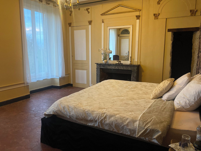 Room 4, Petit château, Mayenne