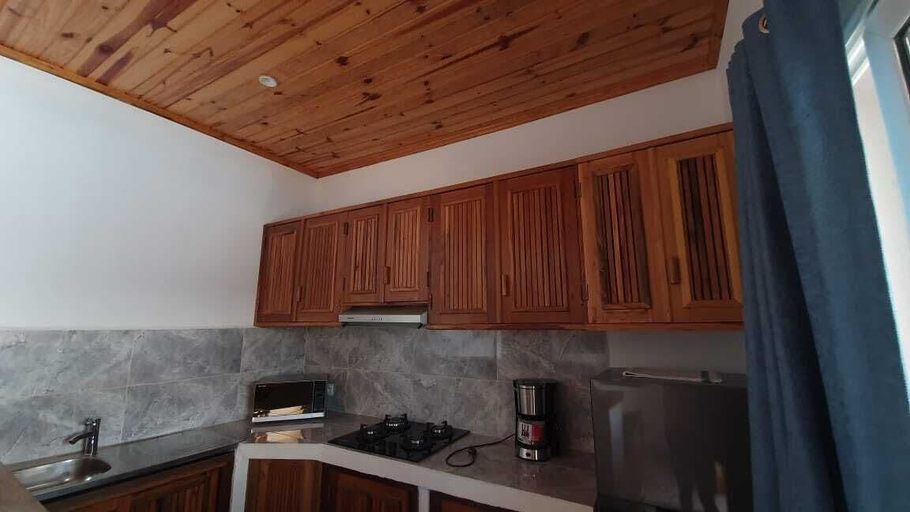 Private kitchen, Jardin fleuri de Lety, Diana