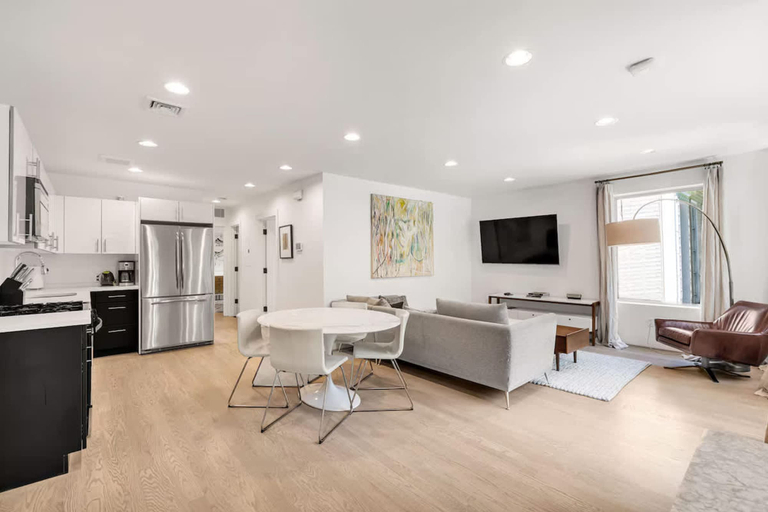 Room 3, Clinton Grove by Rove Travel 2BR Modern Apt, New York