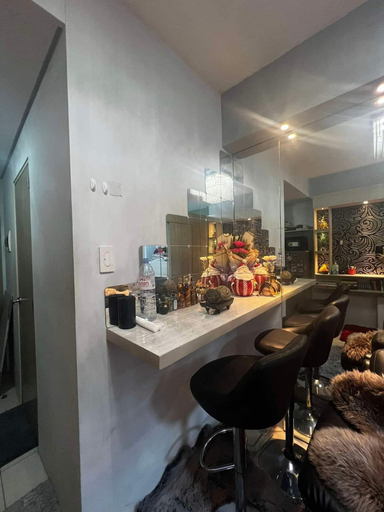Food & Drinks, Breeze Residences Condos, Pasay City