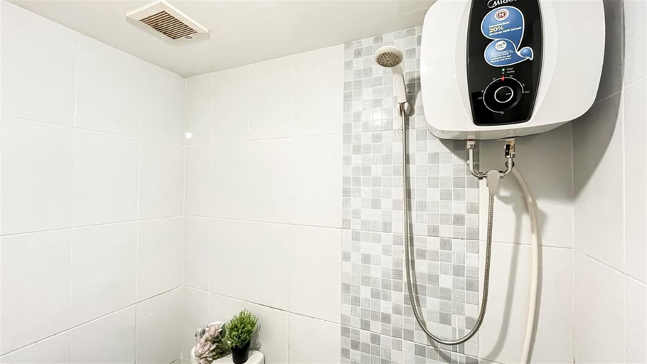 Bathroom 5, Minimalistic 2Br Near Tokyo Hub Apartment At Tokyo Riverside Pik 2, Tangerang