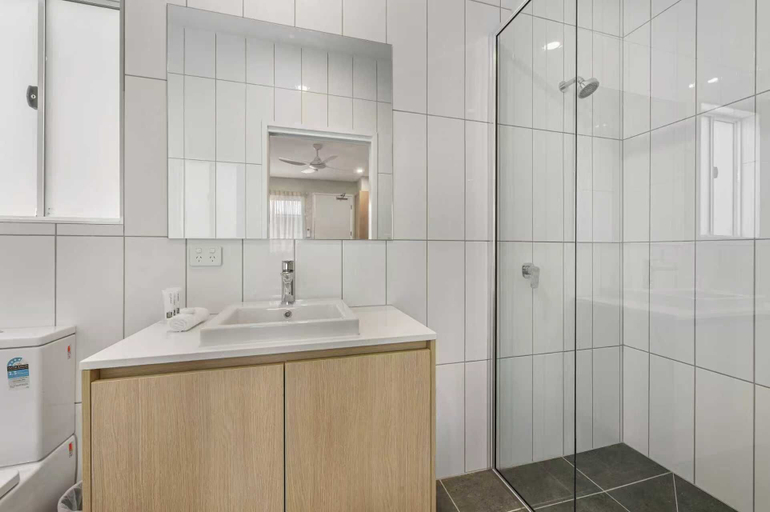Bathroom 3, Avenue West Studio Units, Toowoomba - North-West