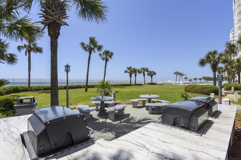 Outdoor dining 5, Silver Beach 1006w 4 Bedroom Condo, Okaloosa