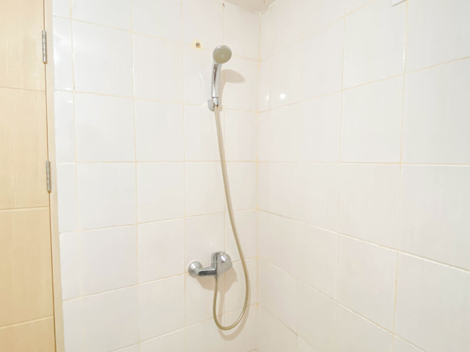 Bathroom 5, Studio Near Rajawali Station At Amethyst Apartment, Jakarta Pusat