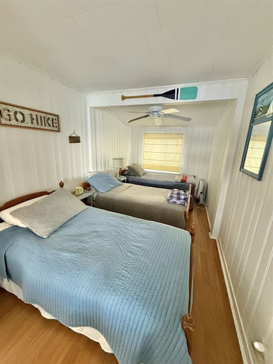 Room 2, Grandview Lakefront Limit 9 4 Bedroom Home, Cumberland