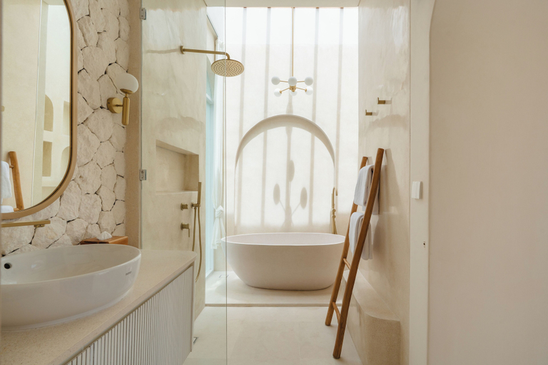 Deep soaking bathtub, Villa Tomar El Sol by Alfred in Bali (permanently closed), Badung