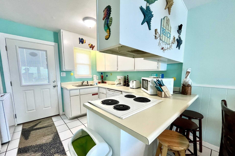 Private kitchen 5, Harbor House B2 2 Bedroom Condo by RedAwning, Baldwin