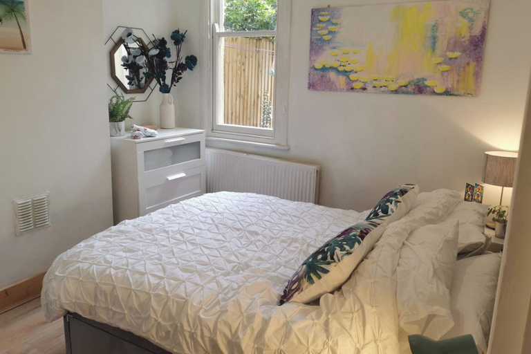 Bedroom 3, 1 Bed Victorian Flat Sleeps 4 - Garden & Patio, London