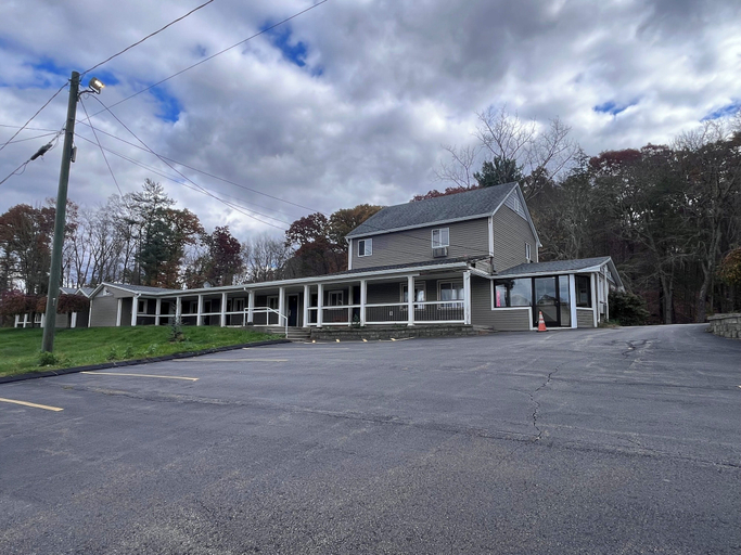 Exterior 3, Chaplin Inn & Suites, Windham