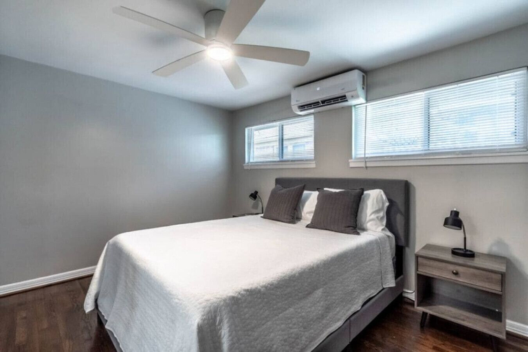 Room 5, Stylish 1BR Urban Retreat, Houston