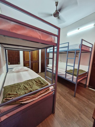 Room 5, TNC Lucknow by The Nomad Cave Hostel, Lucknow