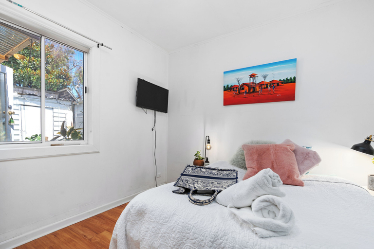 Room 5, Beach house 2km CBD, Melbourne