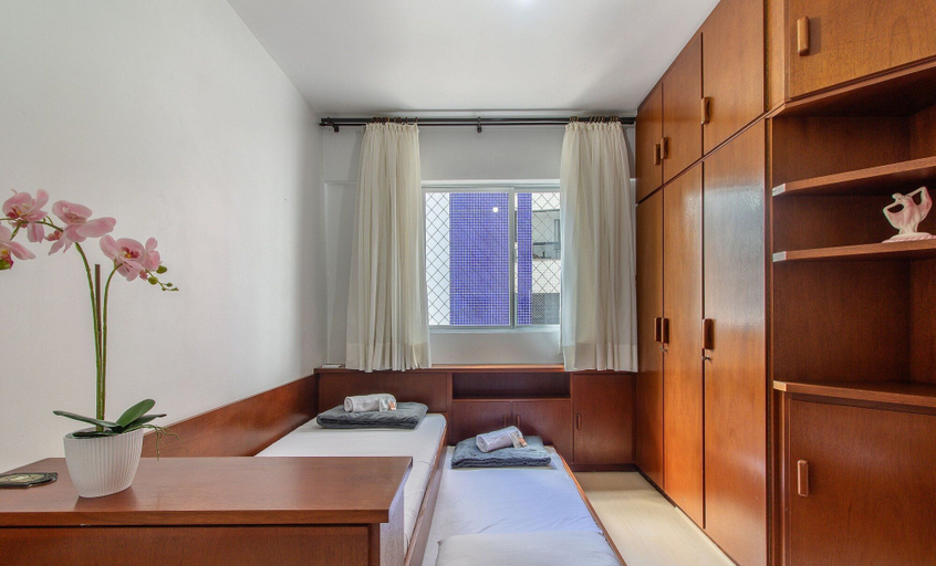 Room 5, 3BR Apt w/ Balcony 100m From Beach Evz0601, Balneário Arroio do Silva