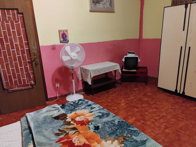 Room 4, 3 bed - Sleeps 6 - Mountain View - Parking - Pets, Ancona