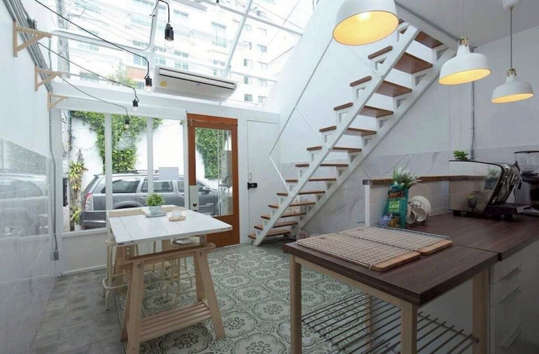 Restaurant 5, TWH Hostel Bangkok, Wattana
