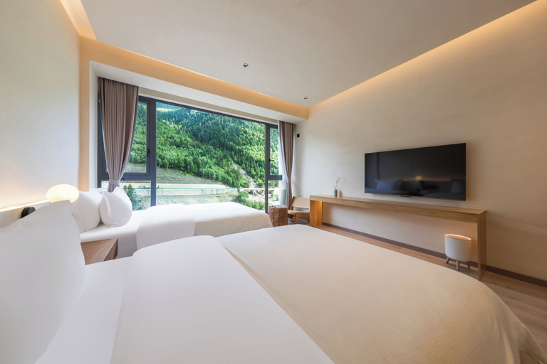 Room 2, Buyandujiajinpinminsu, Ngawa Tibetan and Qiang