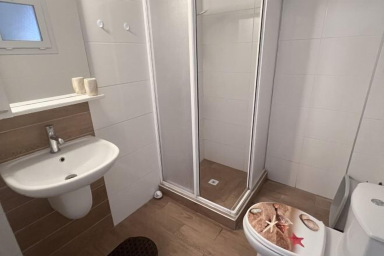Bathroom, Alexius Pool Apartments