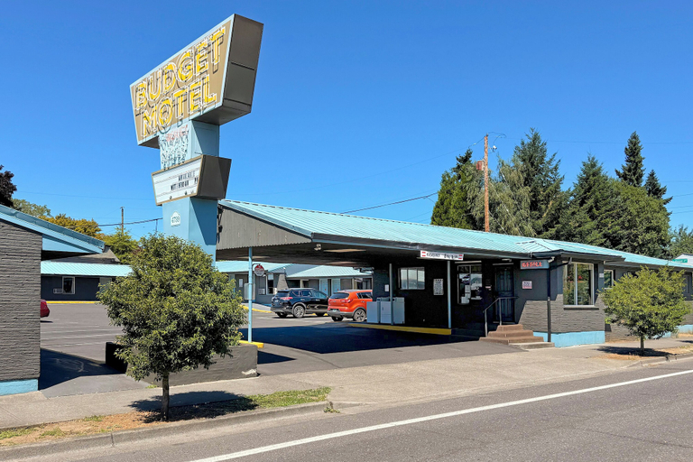 Front of property 5, Budget Motel, Multnomah